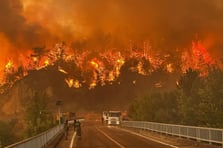 Yurdun dört bir yanında çıkan orman yangınlarına müdahale sürüyor