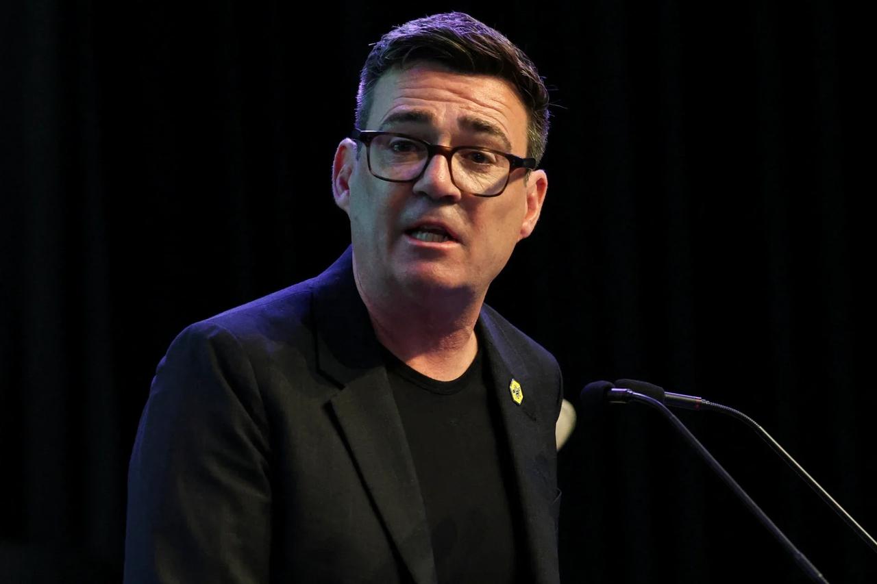 İngiltere'de başbakanlığa hazırlanan Andy Burnham İşçi Partisi'nin Gazze politikası için özür diledi