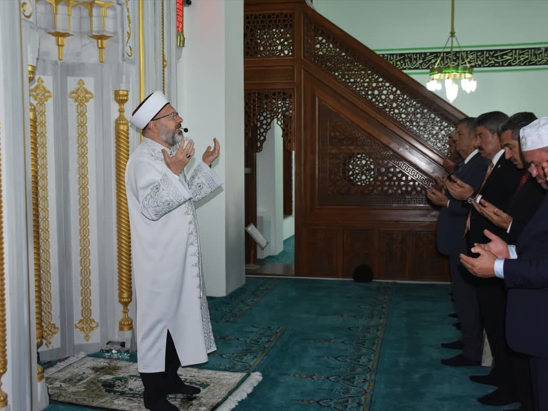 Ali Erbaş orman yangınlarının sona ermesi için dua etti