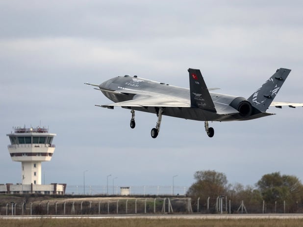 Bayraktar KIZILELMA agresif manevra testini tamamladı