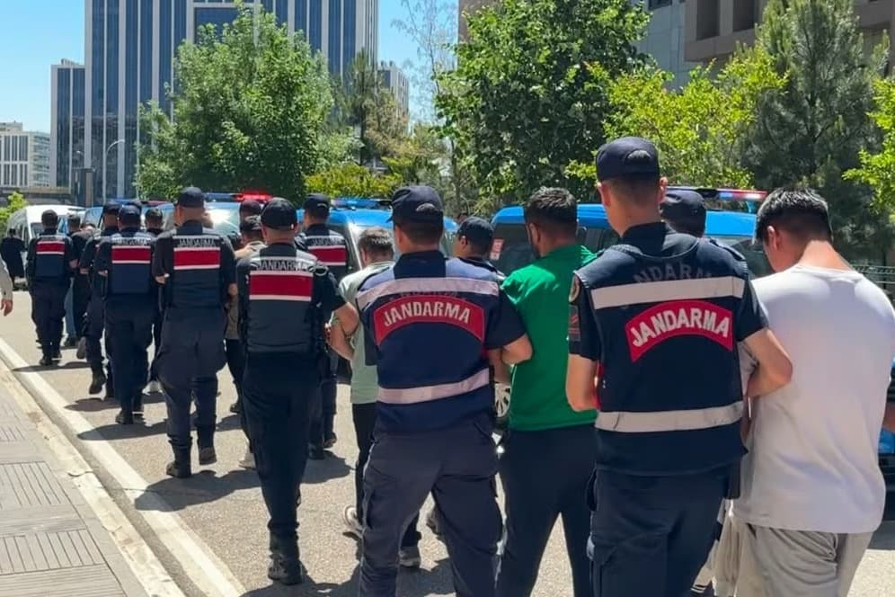 30 ilde dev DEAŞ operasyonu: Jandarmadan terör örgütüne büyük darbe