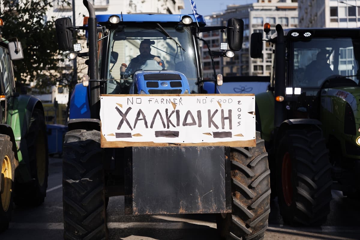 Yunanistan'da çiftçiler yolsuzlukları protesto ediyor