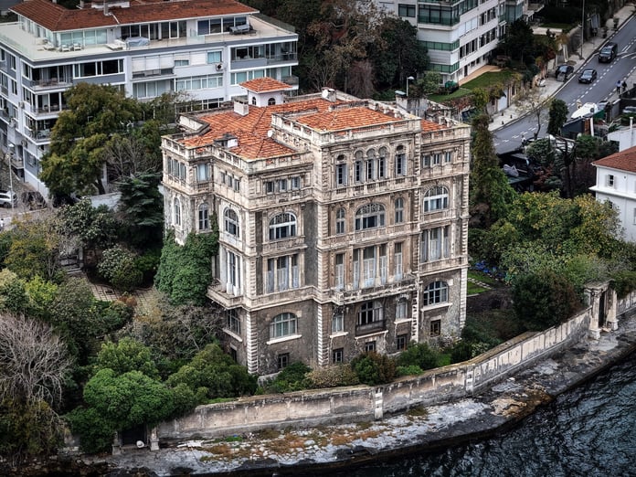 Türkiye'nin en değerli gayrimenkulü Zeki Paşa Yalısı alıcı bekliyor