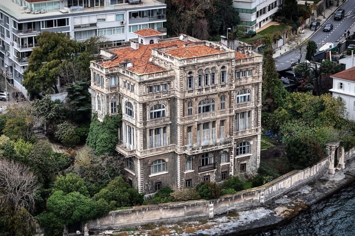 Türkiye'nin en değerli gayrimenkulü Zeki Paşa Yalısı alıcı bekliyor