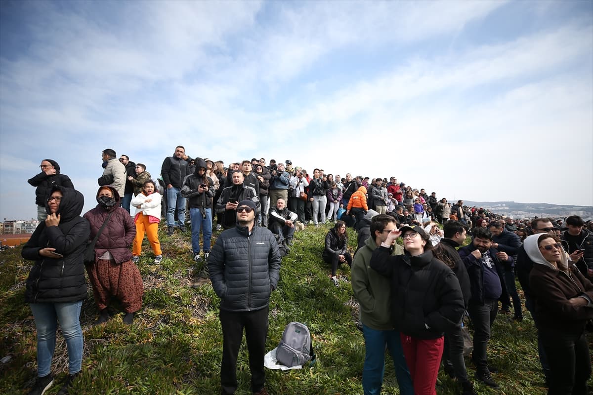 Çanakkale semalarında gurur tablosu: SOLOTÜRK gösteri uçuşu yaptı