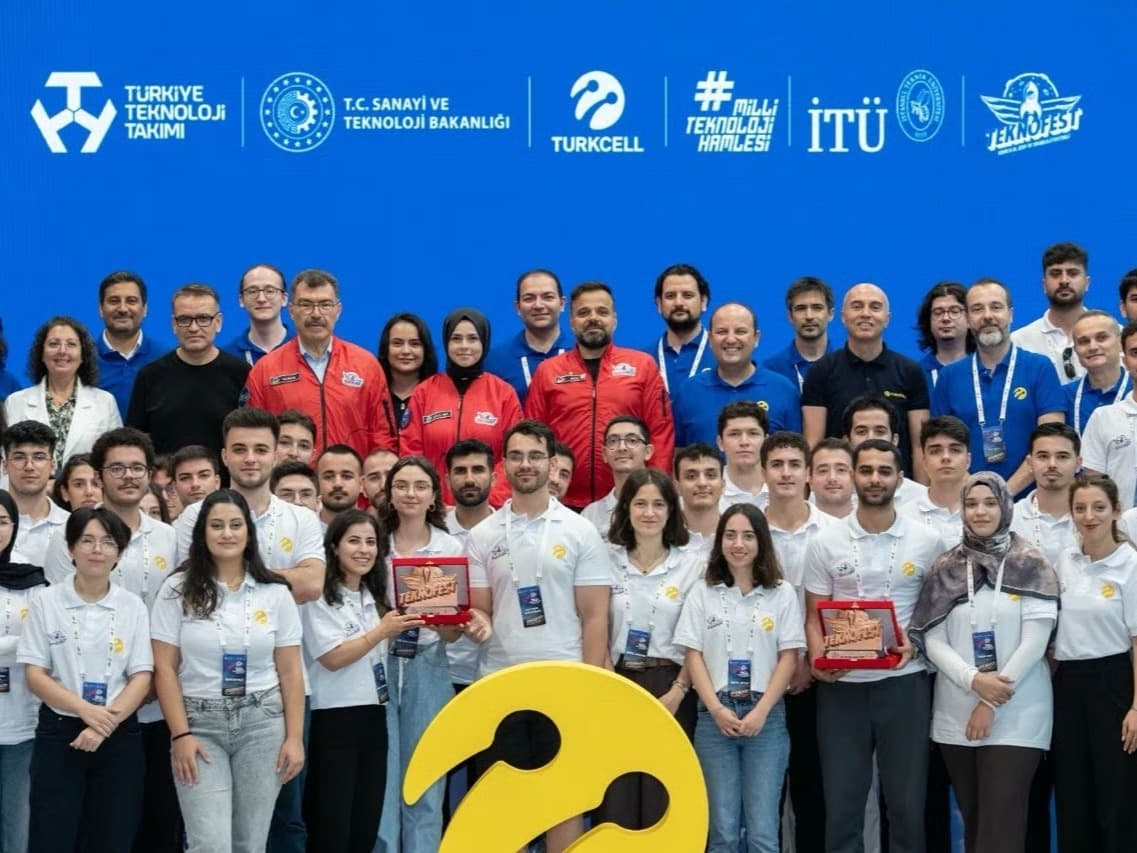 Turkcell ve TEKNOFEST'ten akıllı yol güvenliği hamlesi