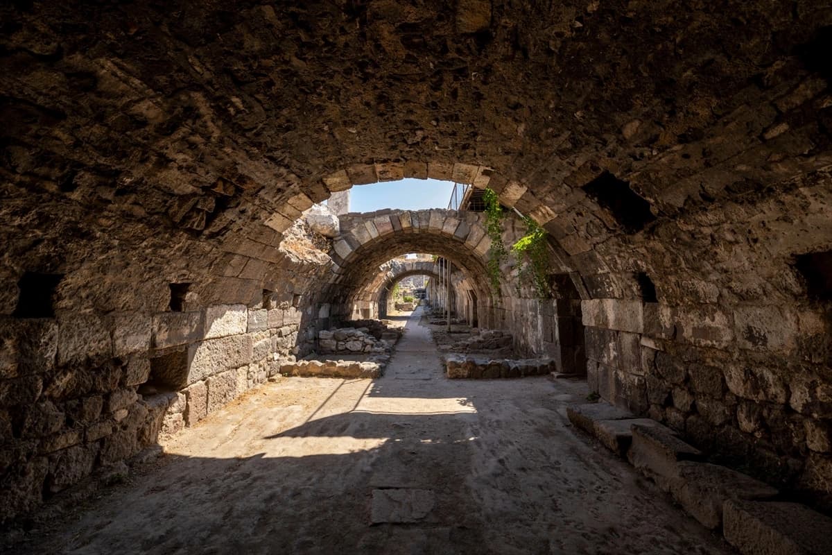 Smyrna Antik Kenti'nde yeni bulgular gün yüzüne çıkarıldı
