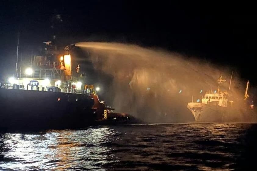 İsrail Sumud Filosu'nun ana gemisini vurdu