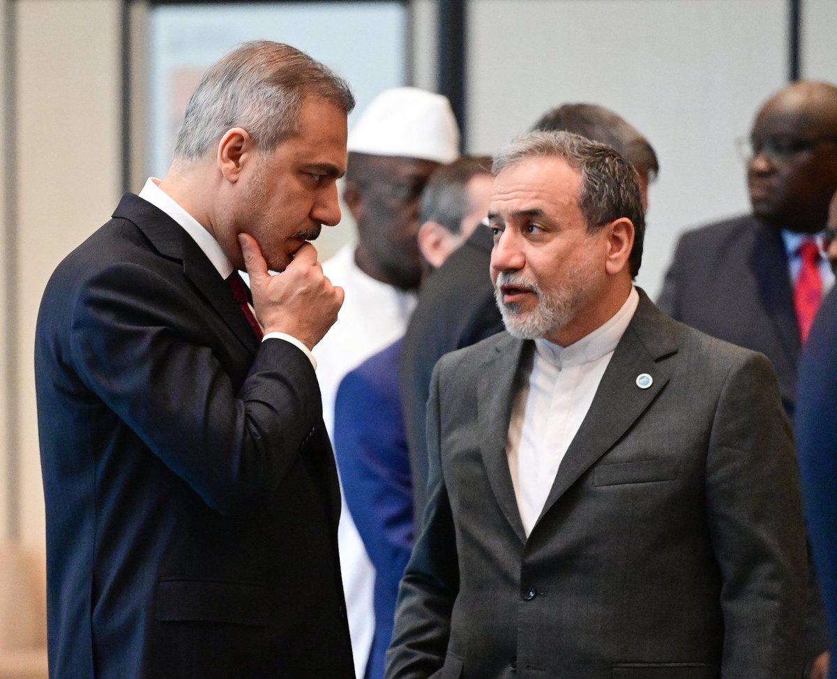 Dışişleri Bakanı Hakan Fidan, İslam İşbirliği Teşkilatı Dışişleri Bakanları Konseyi'nin 51. Oturumu öncesinde İran Dışişleri Bakanı Abbas Arakçi ile bir araya geldi - Dışişleri Bakanlığı
