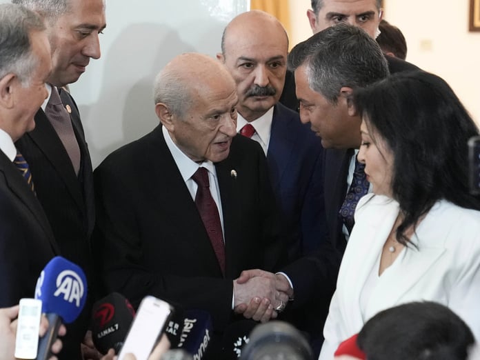Bahçeli’den Özel’e Ferdi Zeyrek için geçmiş olsun telefonu