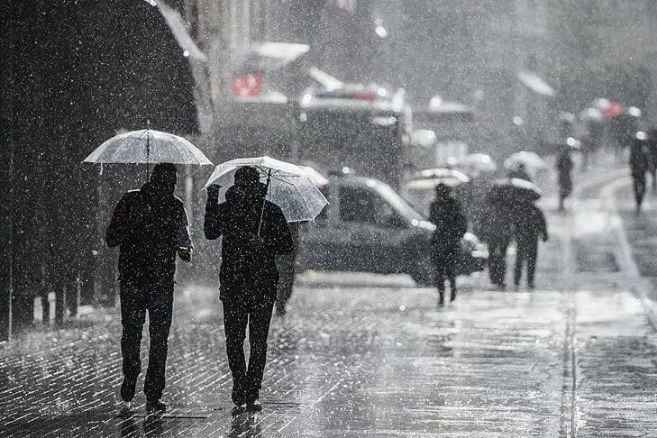 Meteoroloji'den kritik uyarı: Sıcak havaya aldanmayın 18 ilde yağış alarmı verildi! 