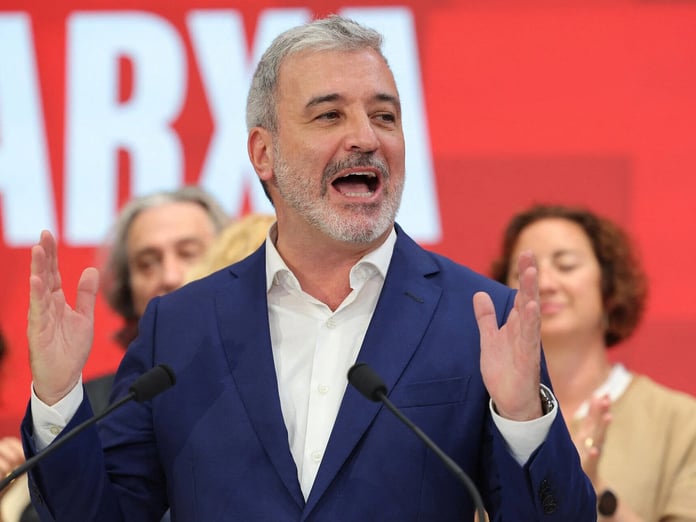 İsrail Barselona Belediye Başkanı'nı Filistin'e sokmadı