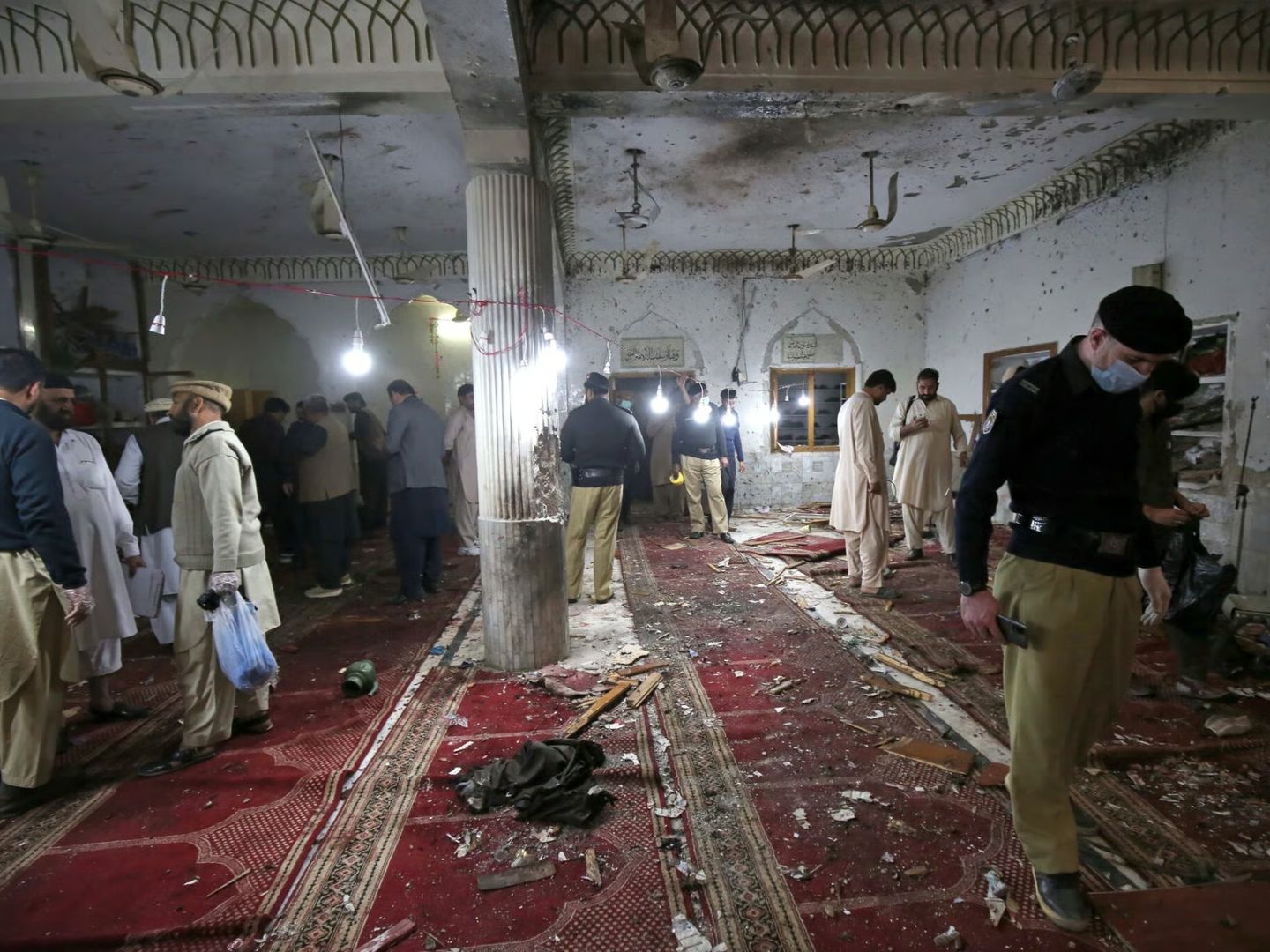 Pakistan'da camiye terör saldırısı düzenlendi: 12 ölü
