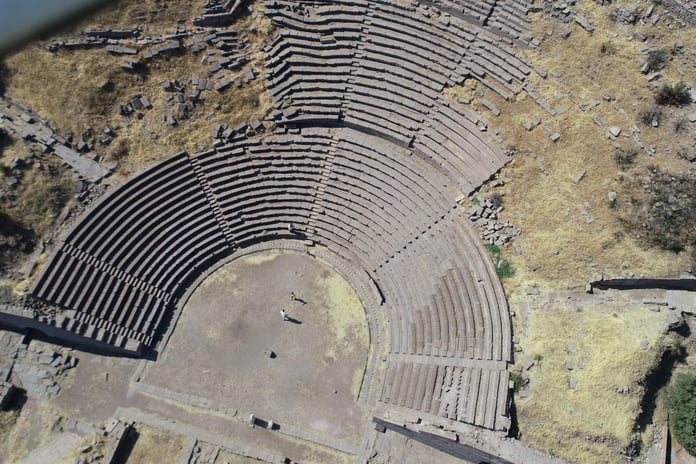 Assos'ta 2200 yıllık tiyatro restore ediliyor