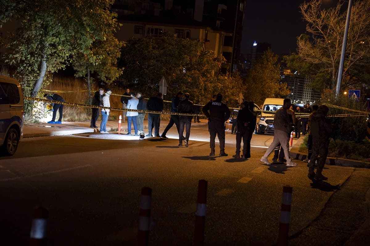 Ankara'da uygulama noktasına silahlı saldırı! 1 polisimiz şehit oldu
