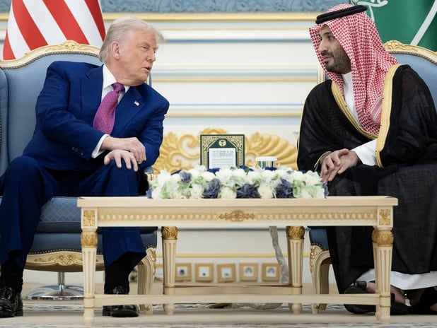 ABD ve Suudi Arabistan arasında 142 milyar dolarlık savunma anlaşması imzalandı