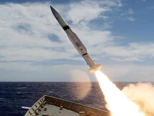 Almanya, 3,5 milyar dolara kadar RTX üretimi SM-6 ve SM-2 füzeleri satın almak istiyor