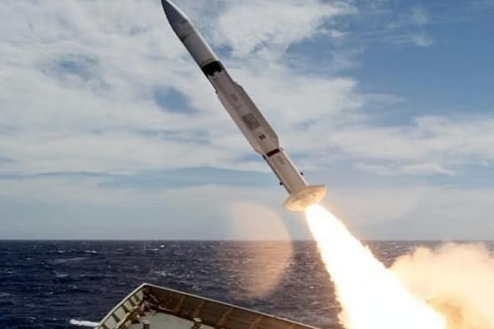 Almanya, 3,5 milyar dolara kadar RTX üretimi SM-6 ve SM-2 füzeleri satın almak istiyor