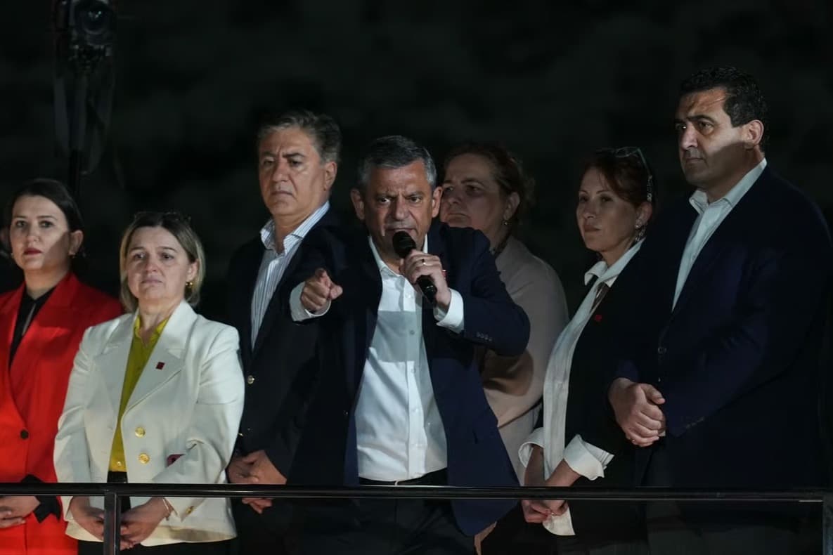 Özgür Özel'den 'hayatı durdurma' tehdidi!