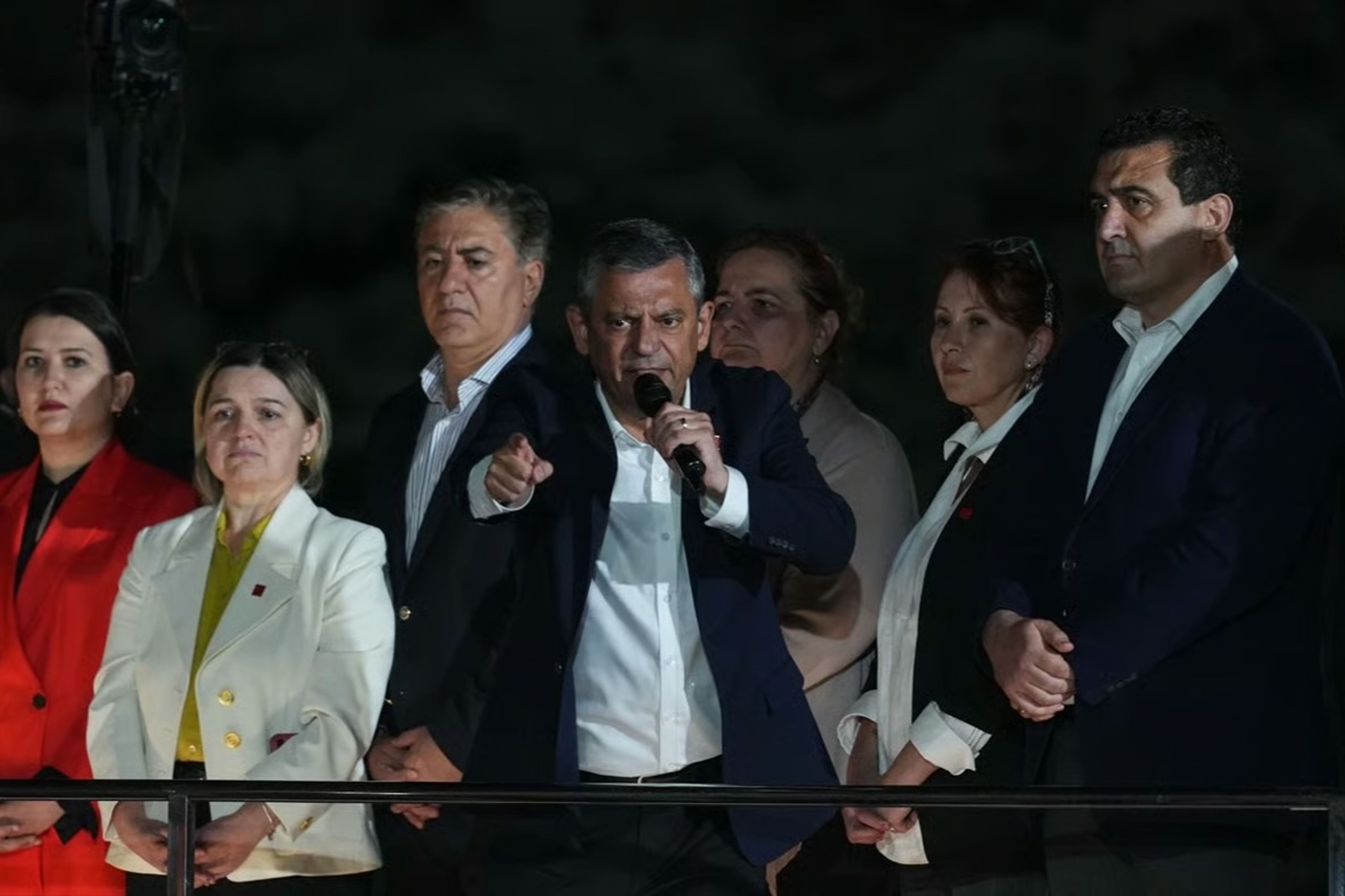 Özgür Özel'den 'hayatı durdurma' tehdidi! "Hiçbir şeyin sorumlusu ben değilim" 