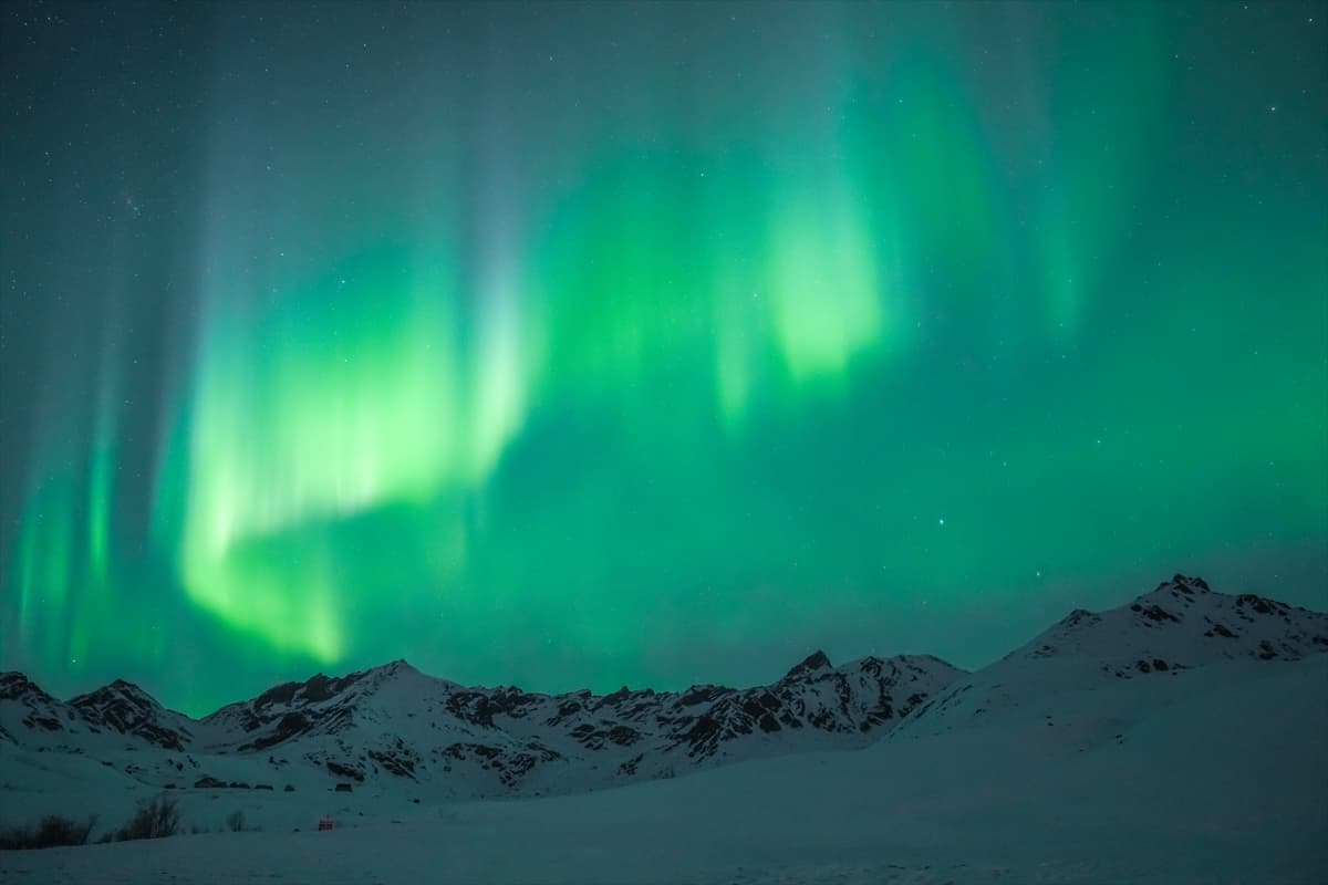 Alaska semalarında görsel şölen: Kuzey Işıkları görüntülendi