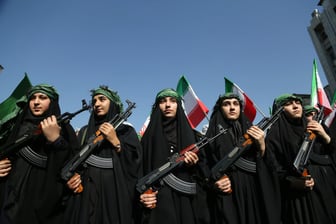 İranlı kadınlardan destek yürüyüşü