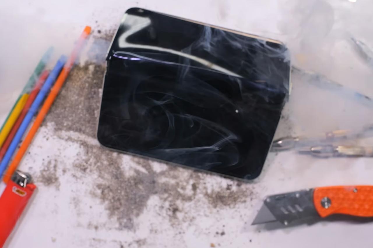 Pixel 10 Pro Fold dayanıklılık testinde batarya patlattı