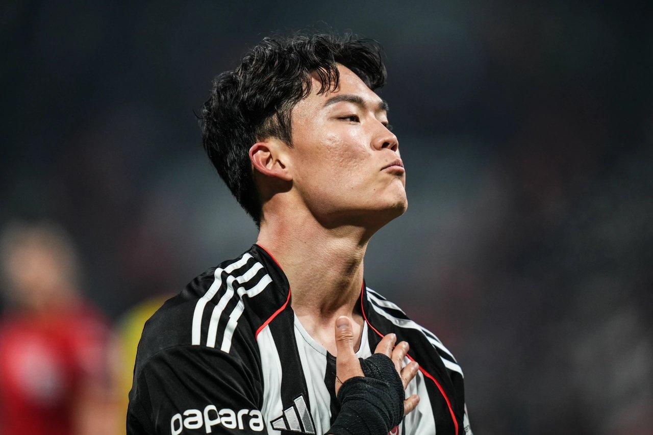 Beşiktaş formalı Hyeon-gyu Oh, Göztepe maçında