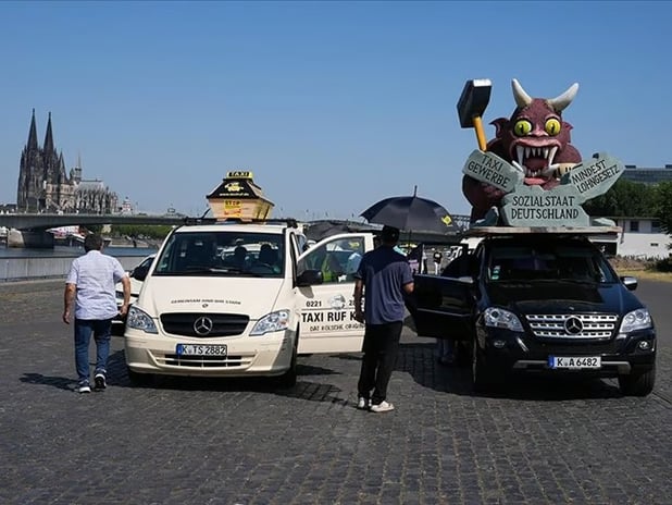 Almanya’da taksiciler "adil rekabet" için eylem yaptı