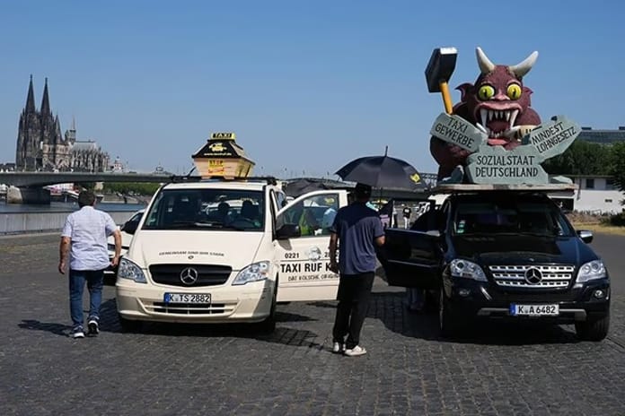 Almanya’da taksiciler "adil rekabet" için eylem yaptı