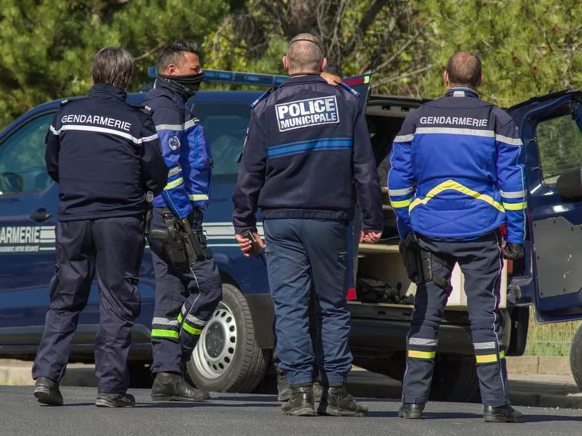 Fransa'da bir sürücü aracıyla yaraları ezdi