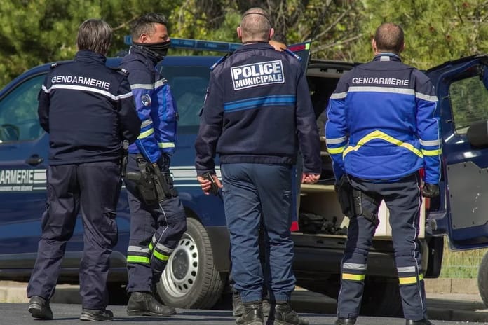 Fransa'da bir sürücü aracını yayaların üzerine sürdü: 10 yaralı