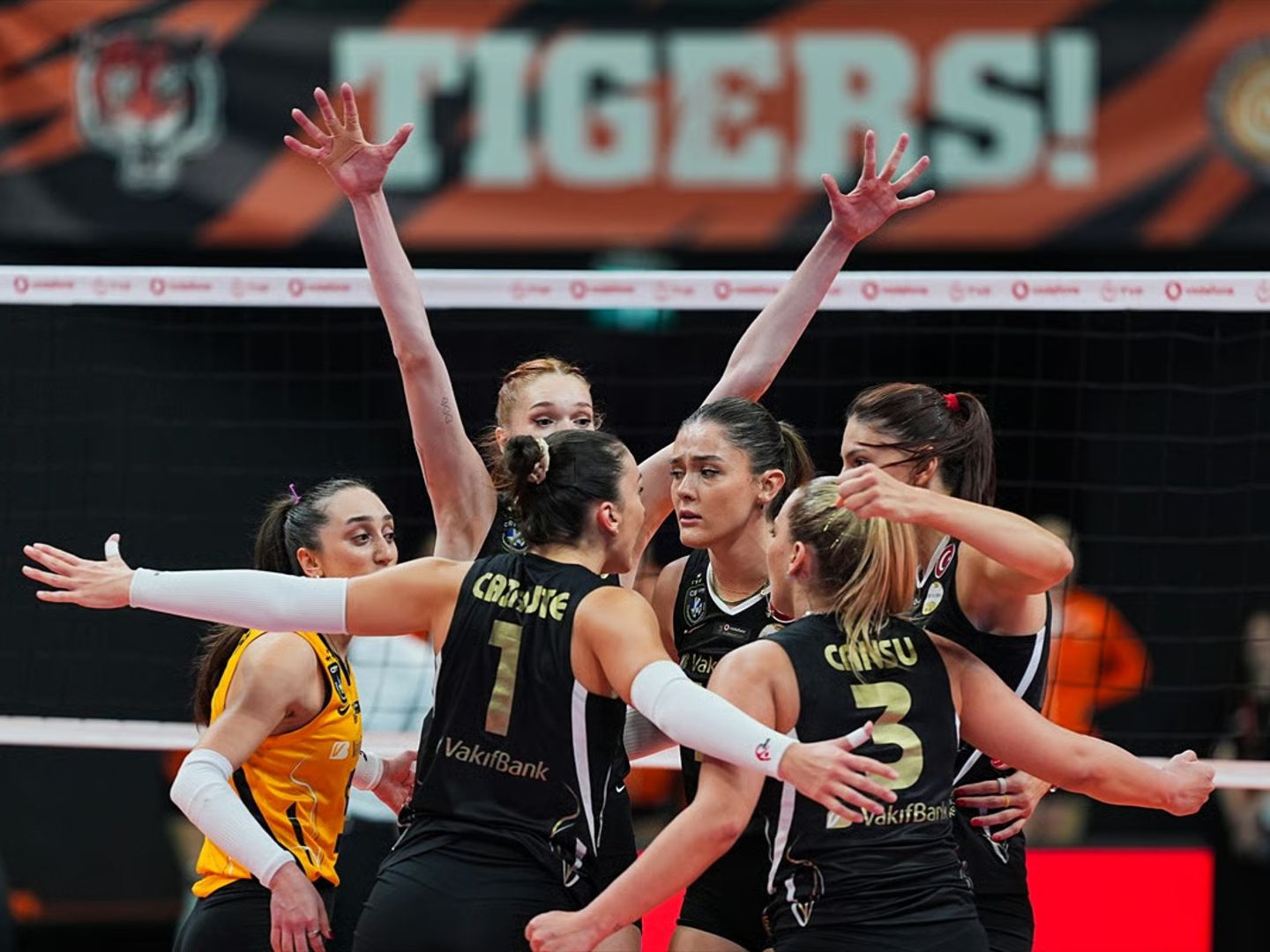 Sultanlar Ligi'nde haftanın maçında zafer VakıfBank'ın