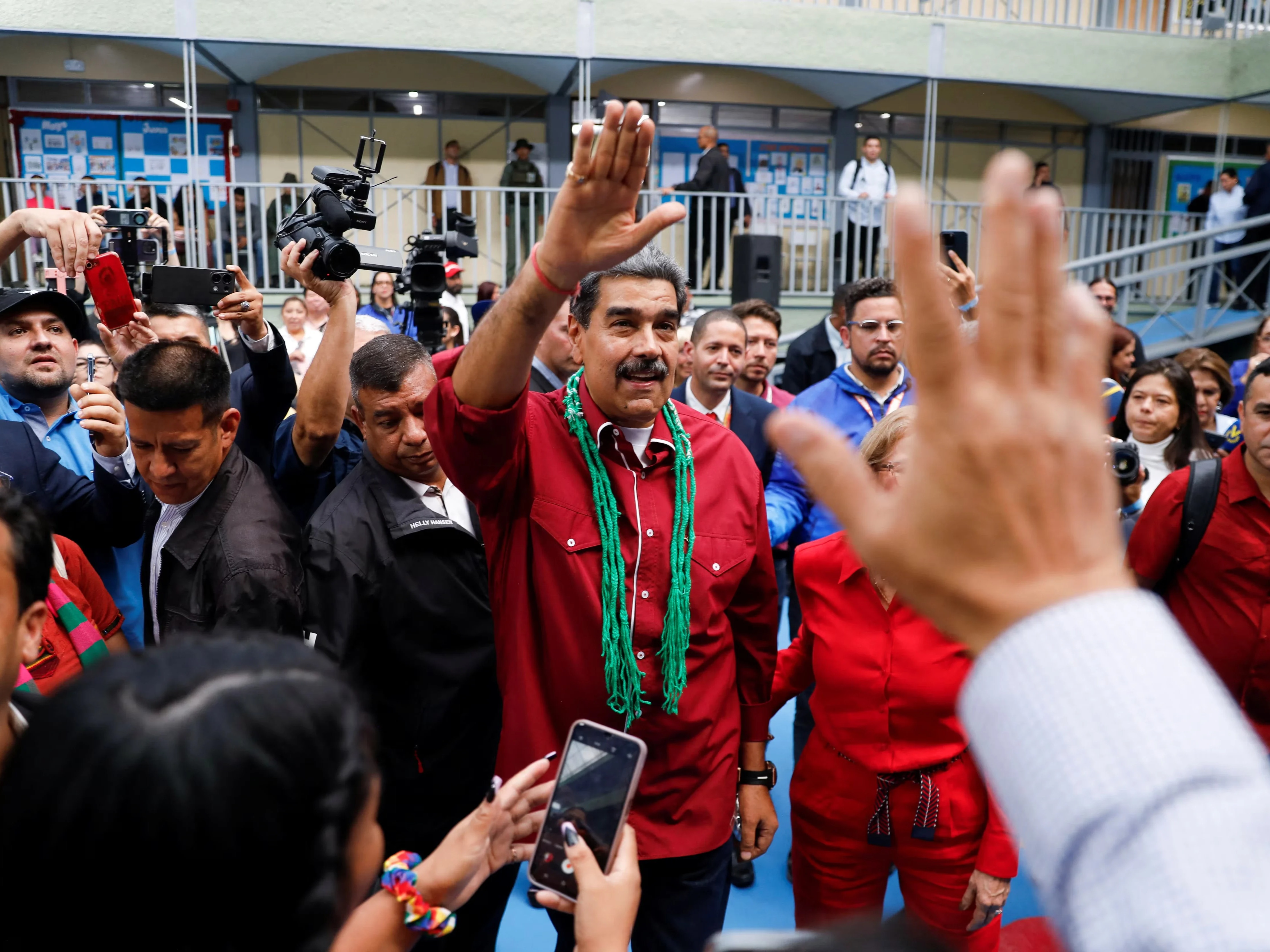 Venezuela ruling party keeps control of legislature