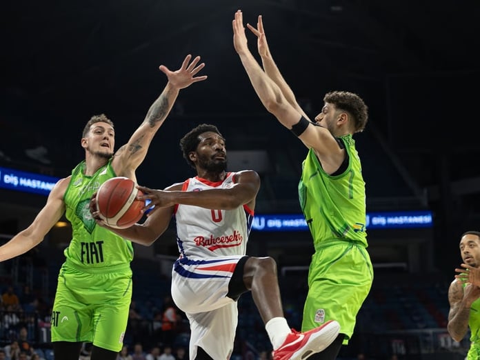 Bahçeşehir Koleji seride durumu eşitledi: Yarı final umutları son maça taşındı