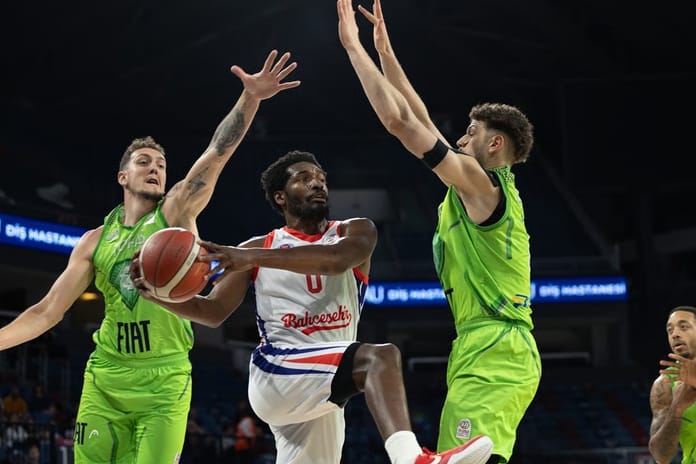 Bahçeşehir Koleji seride durumu eşitledi: Yarı final umutları son maça taşındı