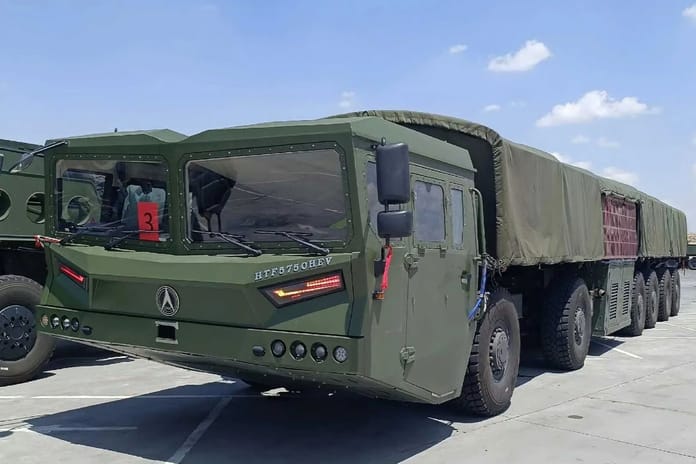 Çin, yeni nesil HTF-5700 HEV 12x12 füze taşıyıcıyı tanıttı