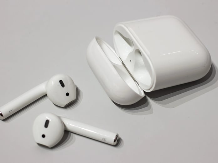 iOS 26 ile AirPods video çekimlerinde mikrofon olarak kullanılabilecek