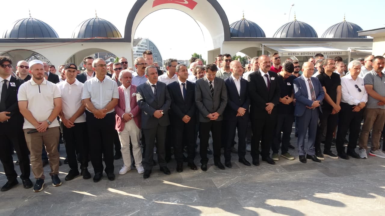 Gebze Adliyesinde duruşma esnasında kalp krizi geçiren savcı son yolculuğuna uğurlandı
