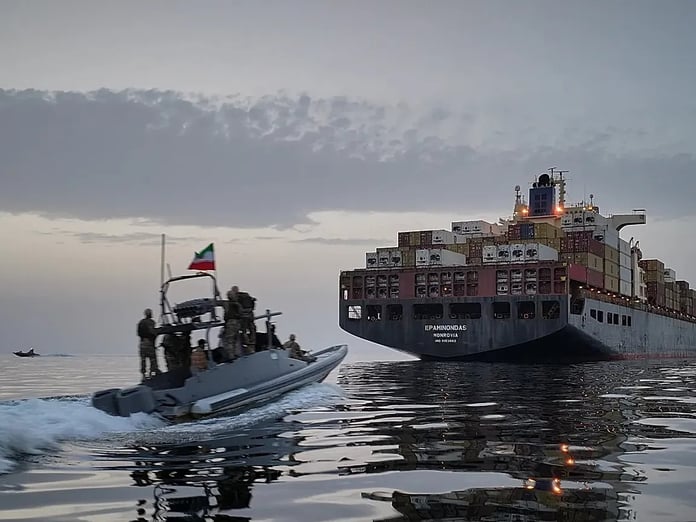 Hürmüz'de sıcak gelişme: 52 gemi ablukayı deldi