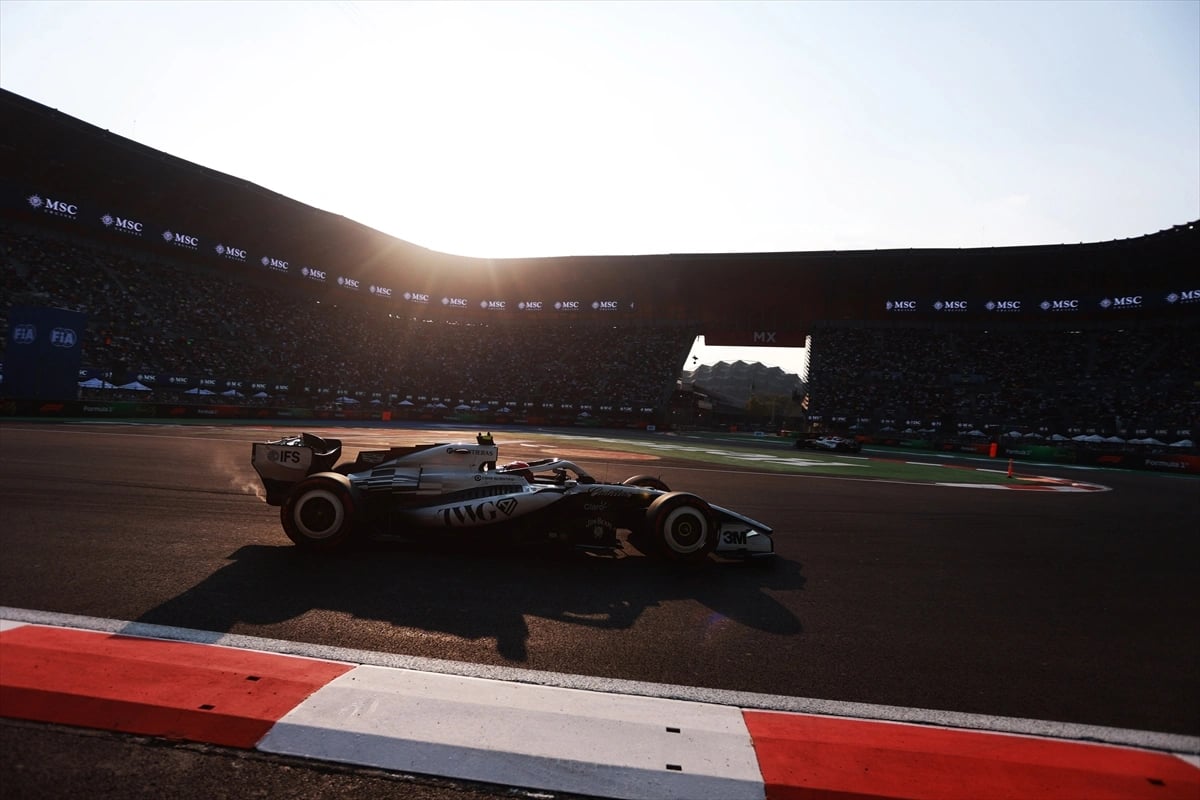 F1 Meksika GP'sinde antrenman zamanı 