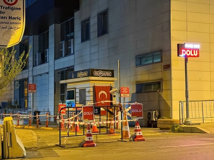 İBB, İBB'ye ait otoparkları kapattı