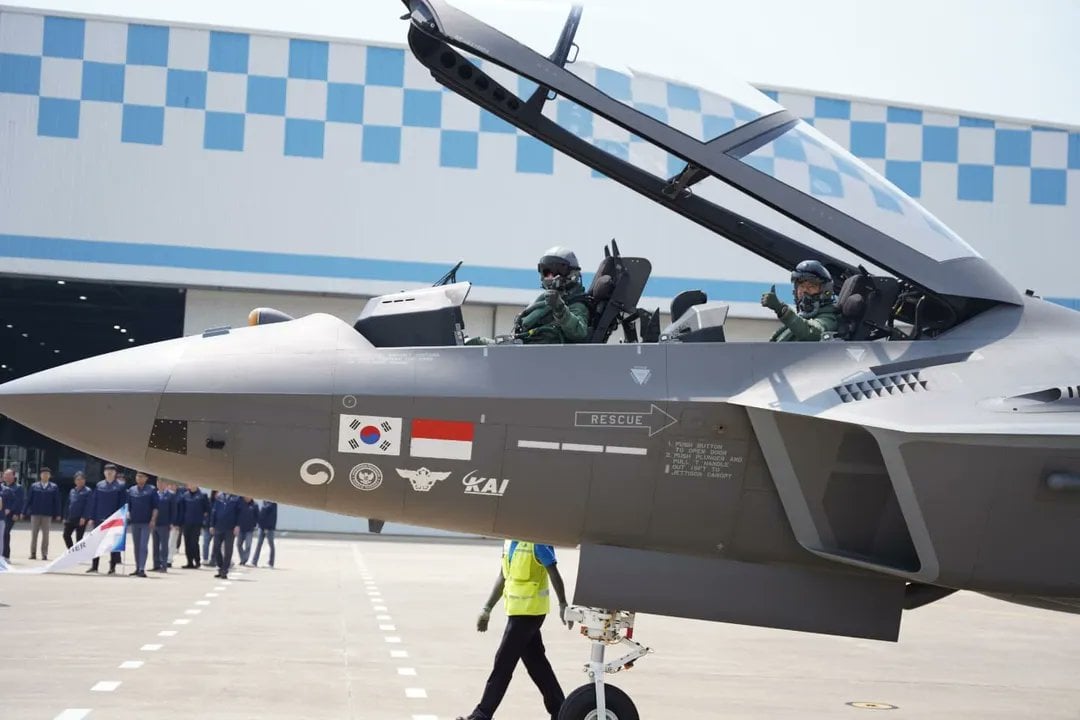 Endonezya Hava Kuvvetleri Komutanı Kolonel Ferrel Rigonald ve KF-21 Boramae