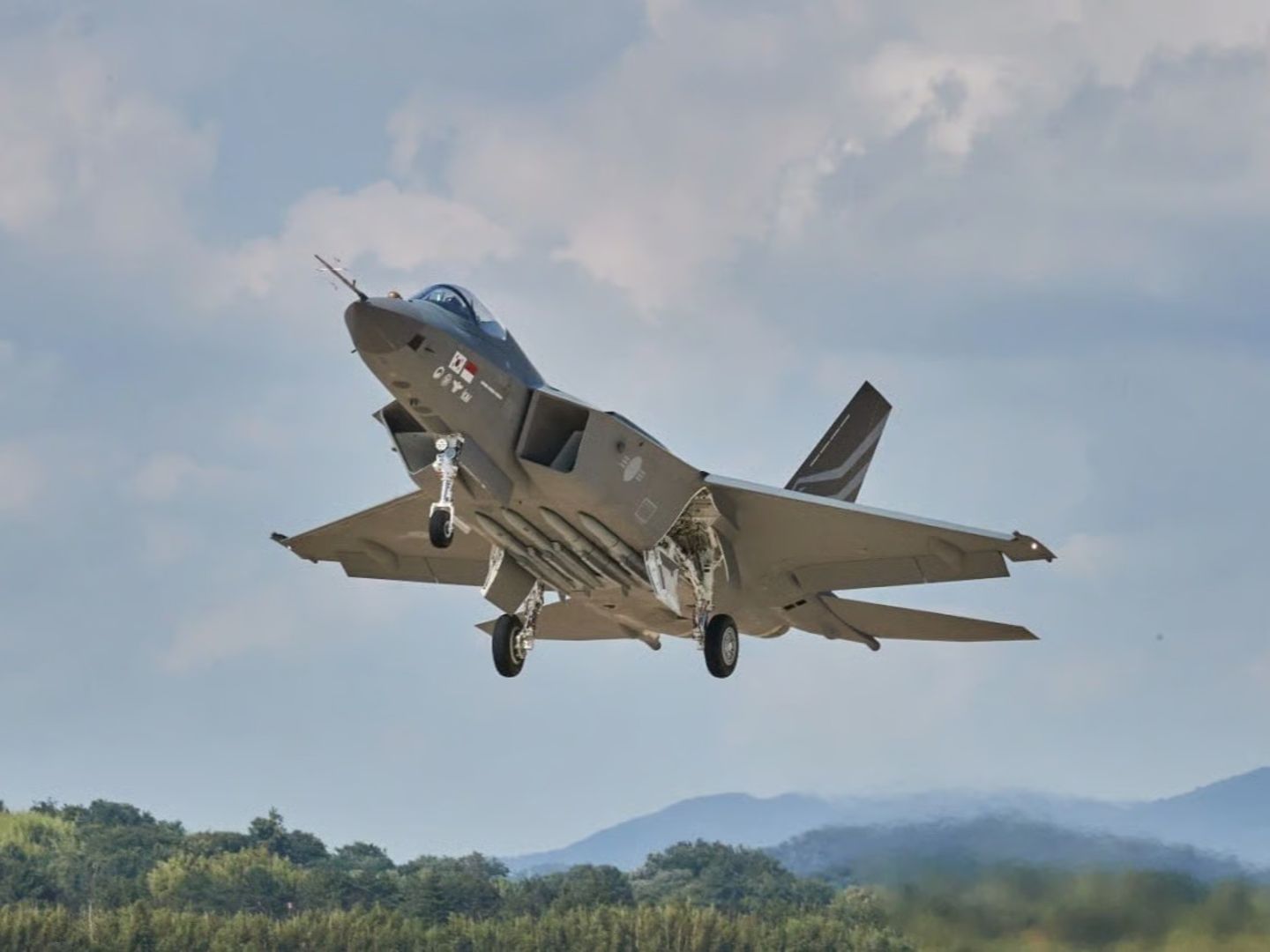 Endonezya KF-21 savaş uçağı prototipini Güney Kore’den teslim almaya hazırlanıyor