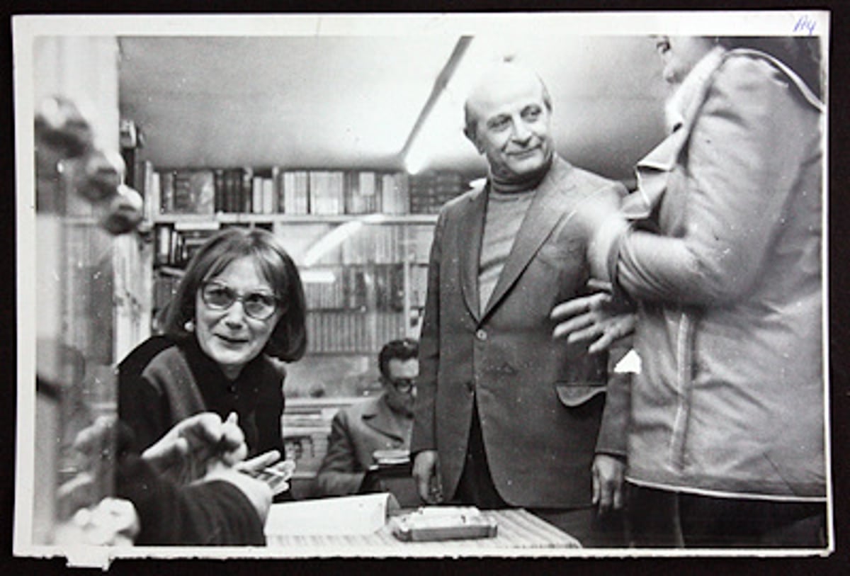 Yazar Adalet Ağaoğlu, imza gününde