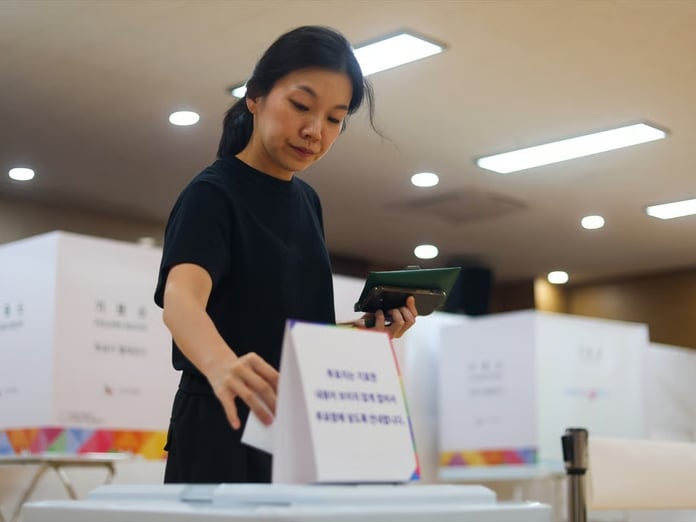 Güney Kore'de tarihi seçim başladı