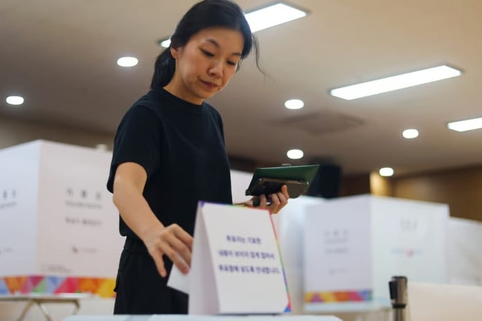 Güney Kore'de tarihi seçim başladı