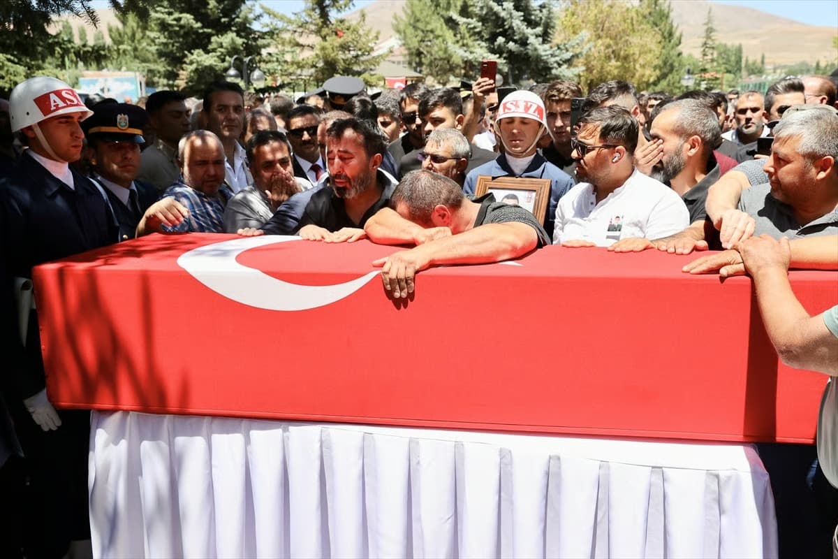 Şehit Uzman Çavuş Ümit Üzüm memleketi Kayseri'de son yolculuğuna uğurlandı