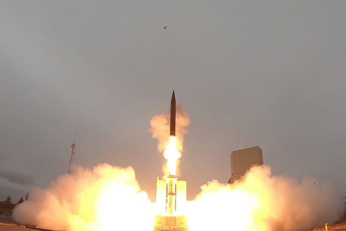 WSJ: İsrail'in Arrow hava savunma sisteminde kullandığı füzeleri azalıyor