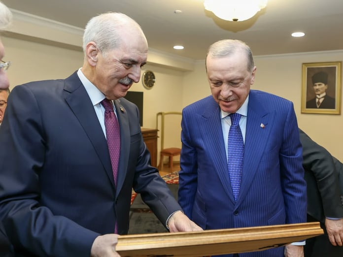 Cumhurbaşkanı Erdoğan’a Sırrı Süreyya Önder fotoğrafı